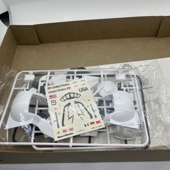 Hasegawa Minicraft Space Shuttle Plastic Model Kit #1198U - Picture 8 of 11